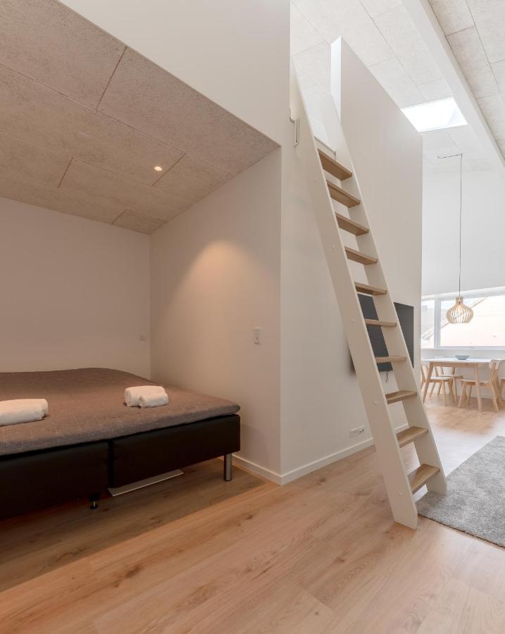 Studio Apartments Close To Airport Mithvagur ภายนอก รูปภาพ