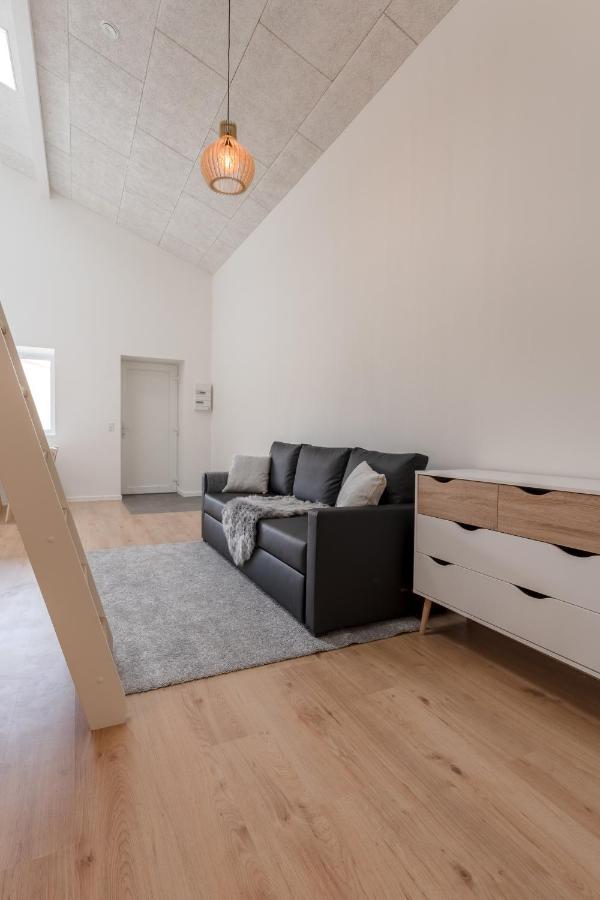 Studio Apartments Close To Airport Mithvagur ภายนอก รูปภาพ