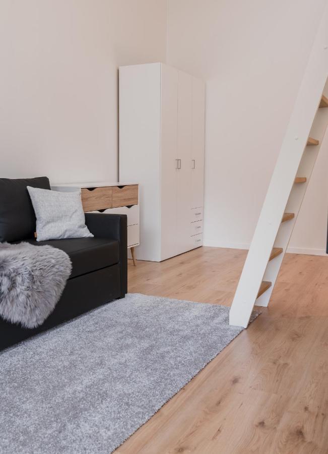 Studio Apartments Close To Airport Mithvagur ภายนอก รูปภาพ